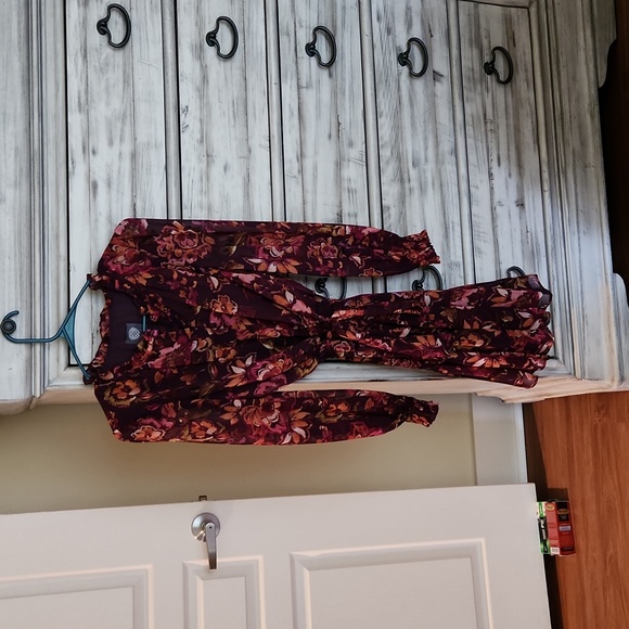 Vince Camuto - Picture 2 of 4